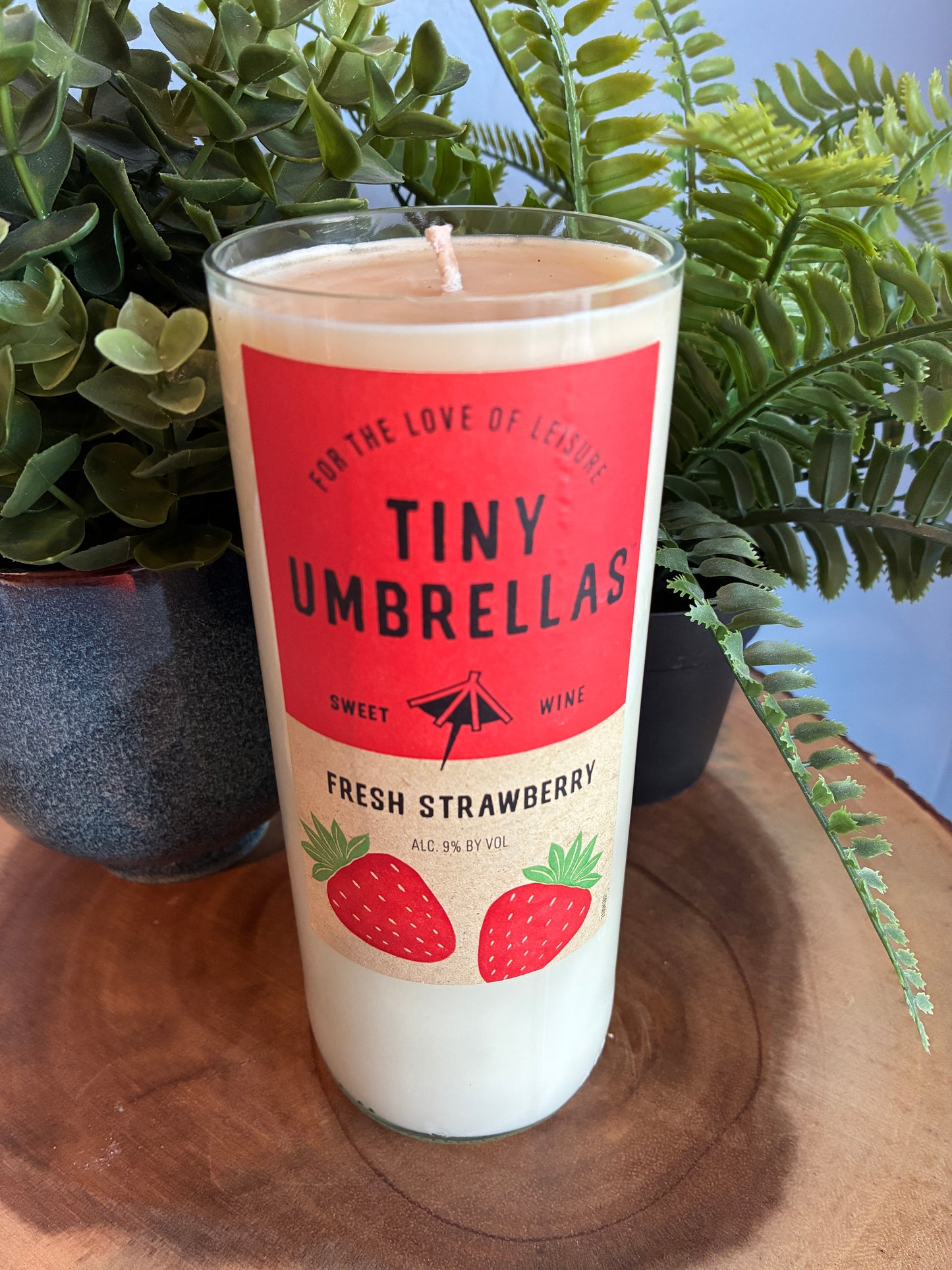 Tiny Umrellas Wine Candle